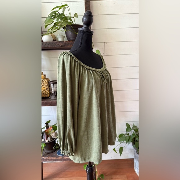 Max Studio: Olive Green BoHo Blouse with Keyhole Neckline and Ruffle Trim - Picture 15 of 16